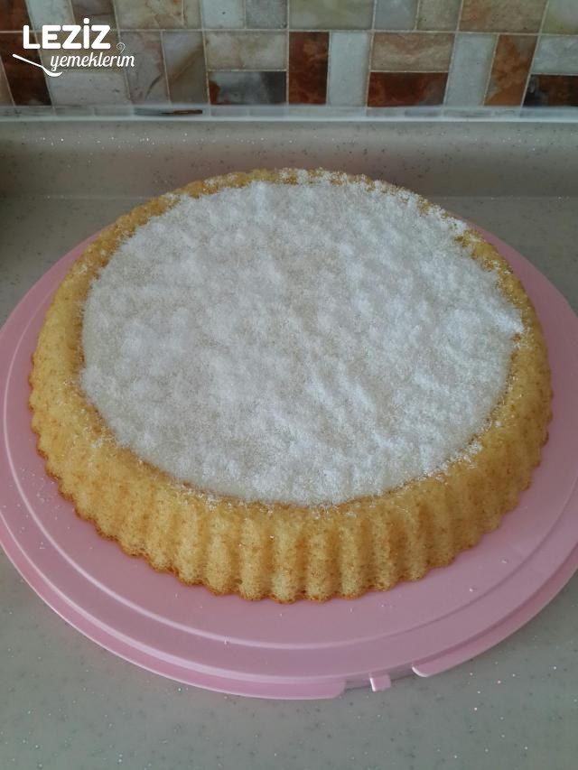 Tart Kalıbında Çilekli Pamuk Pasta Leziz Yemeklerim