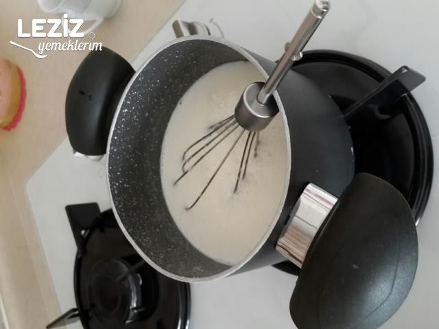 Tart Kalıbında Çilekli Pamuk Pasta Leziz Yemeklerim