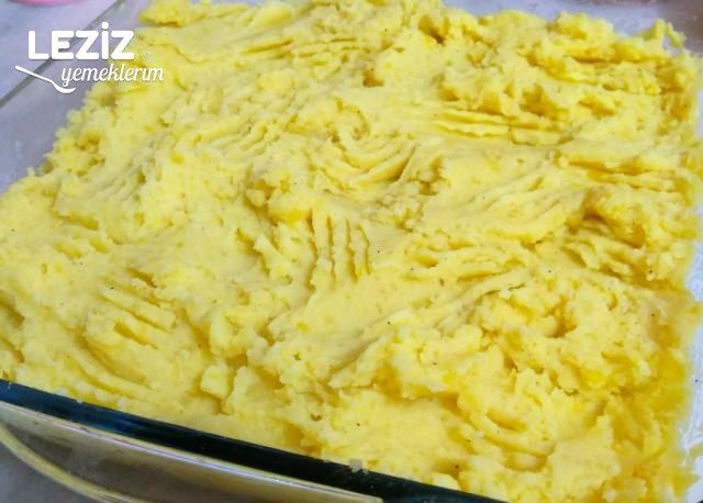 Nefis Güveçte Püreli Köfte Tarifi