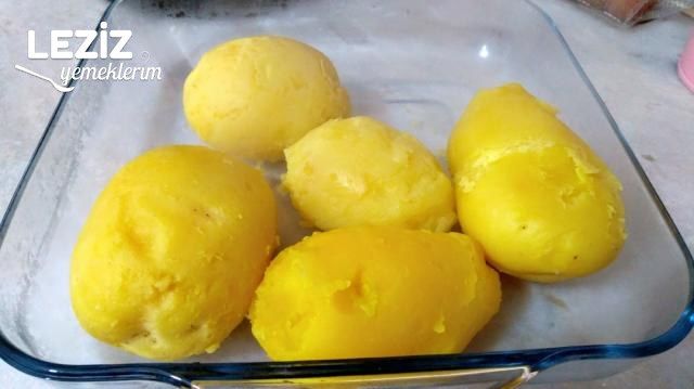 Nefis Güveçte Püreli Köfte Tarifi