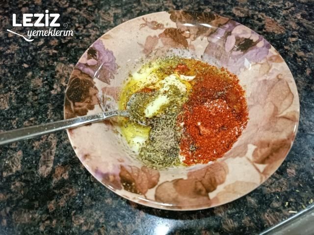 Fırında Baharatlı Elma Dilim Patates (Özel Sosuyla)