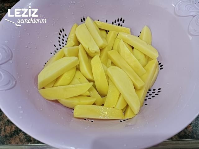 Fırında Baharatlı Elma Dilim Patates (Özel Sosuyla)