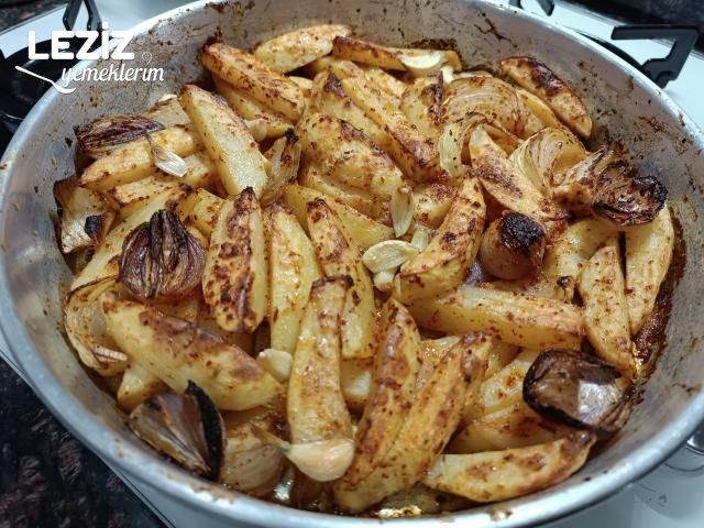 Fırında Baharatlı Elma Dilim Patates (Özel Sosuyla)