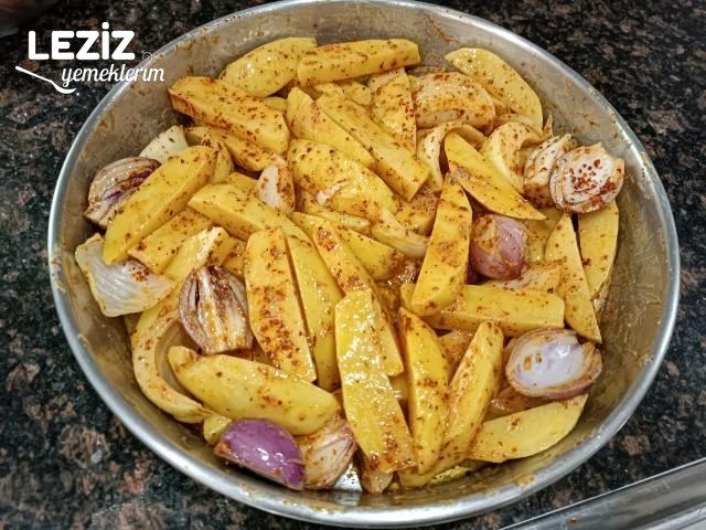 Fırında Baharatlı Elma Dilim Patates (Özel Sosuyla)
