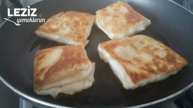 Sahur İçin Pratik Peynirli Sucuklu Gözleme