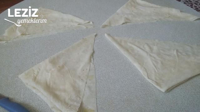 Sahur İçin Pratik Peynirli Sucuklu Gözleme