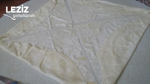 Sahur İçin Pratik Peynirli Sucuklu Gözleme