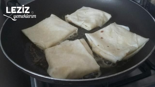 Sahur İçin Pratik Peynirli Sucuklu Gözleme