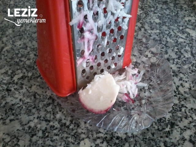 Yoğurtlu Turp Salatası