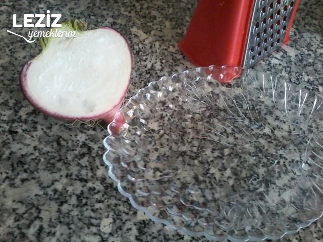 Yoğurtlu Turp Salatası