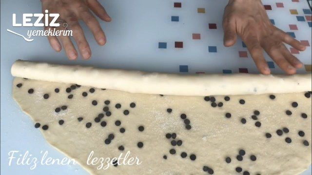 Tek Hamurdan Hem Peynirli Hemde Damla Çikolatalı Poğaça Videolu