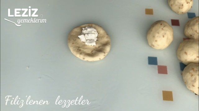 Tek Hamurdan Hem Peynirli Hemde Damla Çikolatalı Poğaça Videolu