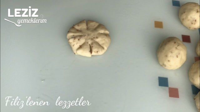 Tek Hamurdan Hem Peynirli Hemde Damla Çikolatalı Poğaça Videolu