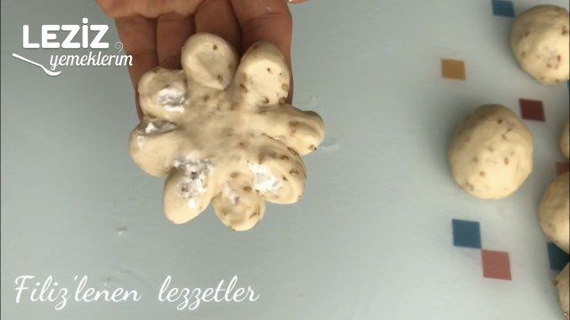 Tek Hamurdan Hem Peynirli Hemde Damla Çikolatalı Poğaça Videolu