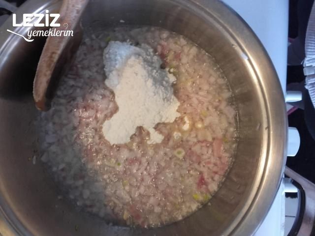 Sütlü Mercimek Çorbası Nasıl Yapılır?