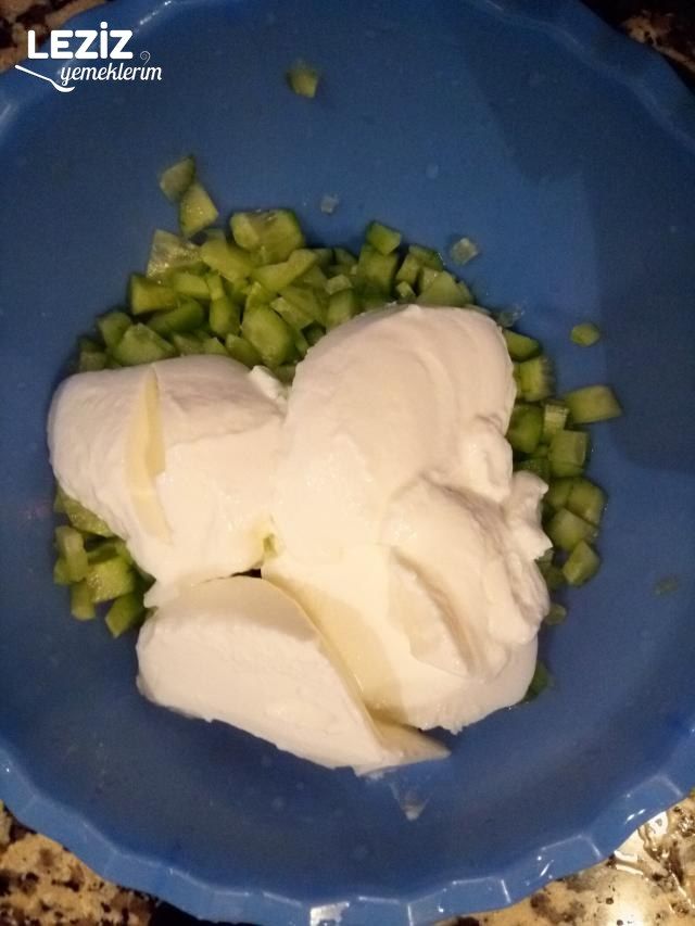 Cacık Tarifi (Sarımsaklı)