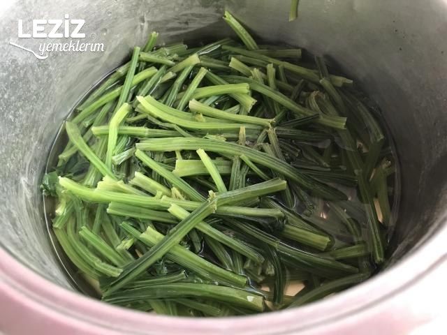 Ispanak Sapı / Kökü Kavurması