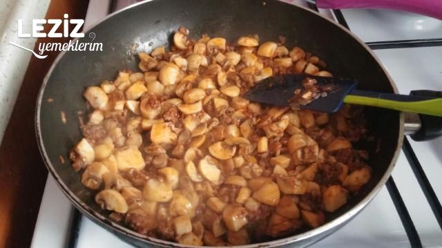 Kıymalı Mantarlı Börek