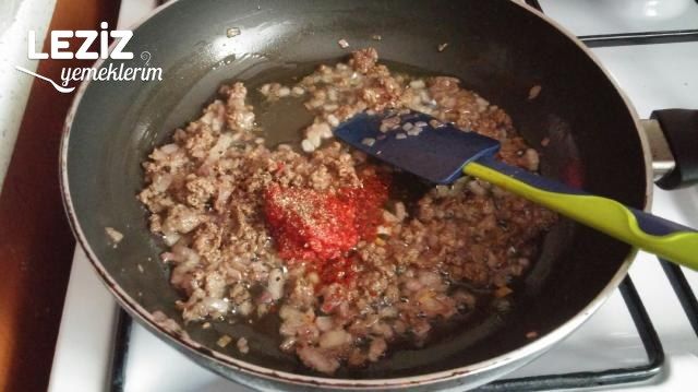 Kıymalı Mantarlı Börek