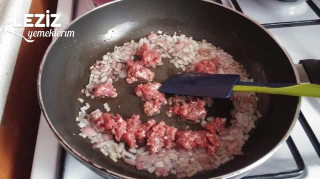 Kıymalı Mantarlı Börek