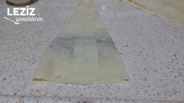 Kıymalı Mantarlı Börek