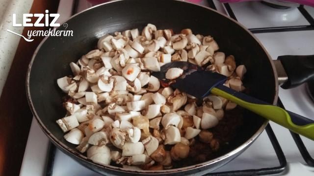 Kıymalı Mantarlı Börek