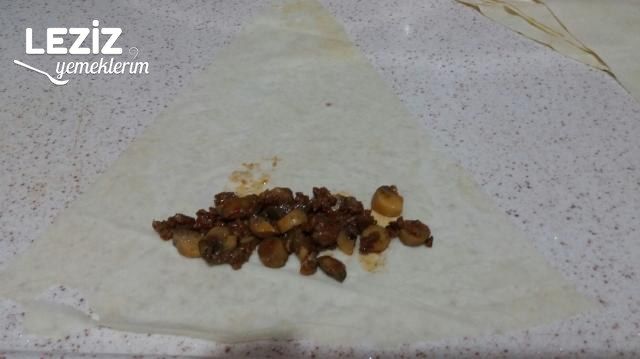 Kıymalı Mantarlı Börek