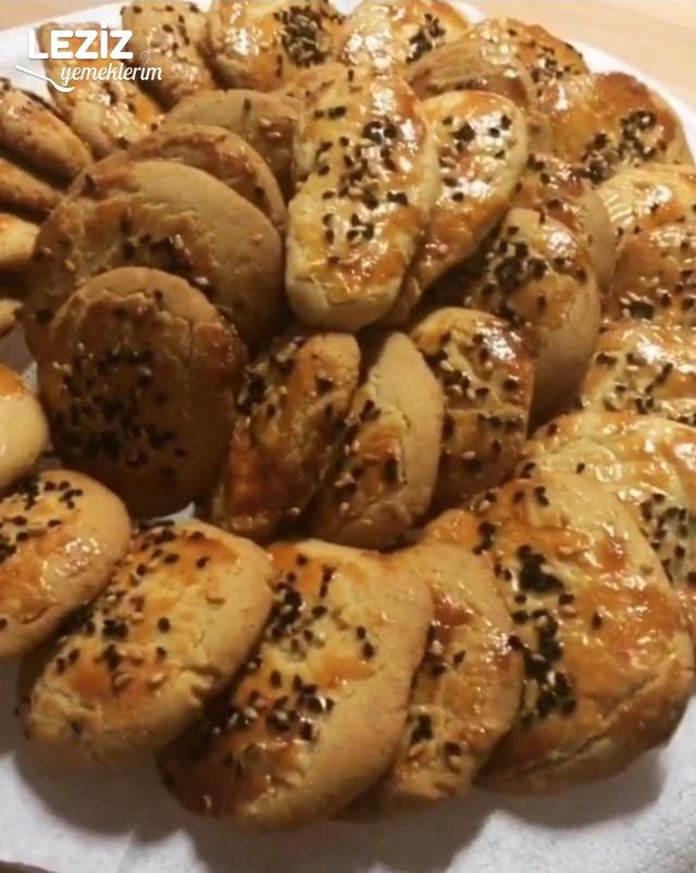 Ağızda Dağılan Tuzlu Pastane Kurabiyesi