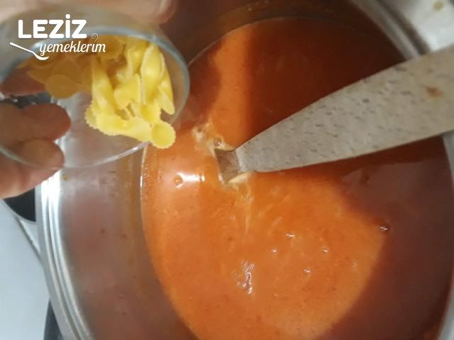 Makarnalı Domates Çorbası