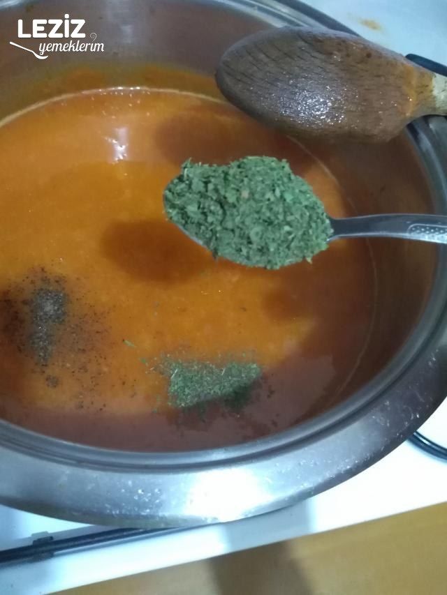 Makarnalı Domates Çorbası
