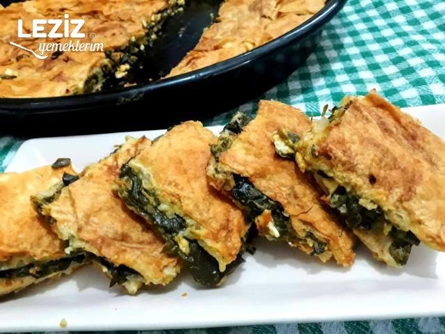 Peynirli Semizotlu Tepsi Böreği