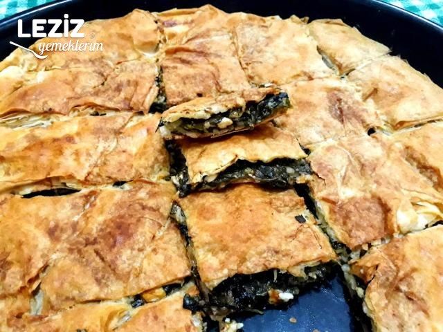 Peynirli Semizotlu Tepsi Böreği