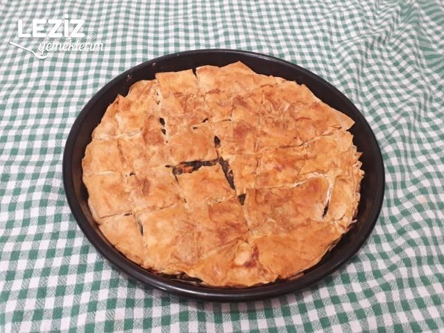 Peynirli Semizotlu Tepsi Böreği