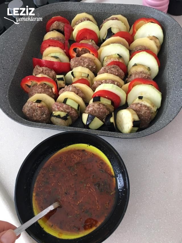 Fırında Sebzeli Köfte Yapılışı