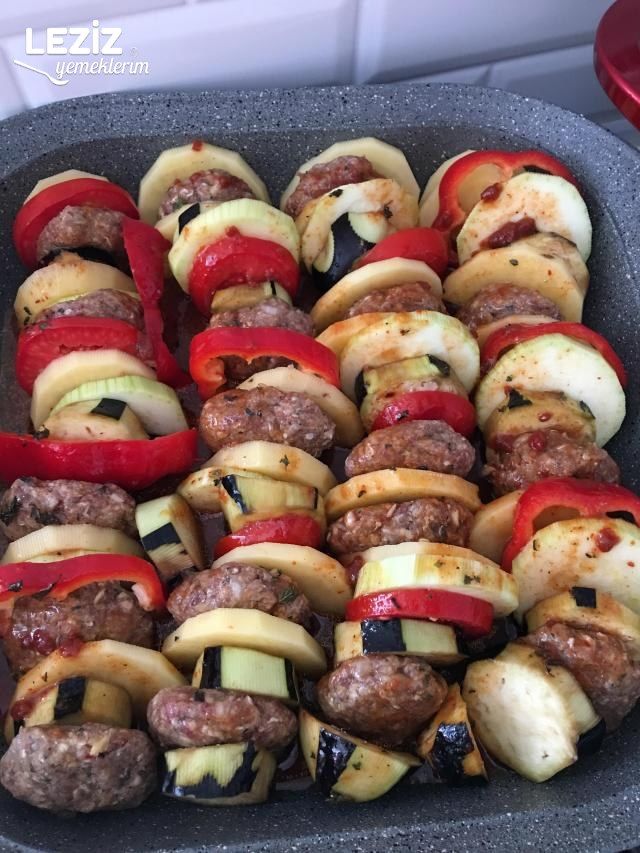 Fırında Sebzeli Köfte Yapılışı
