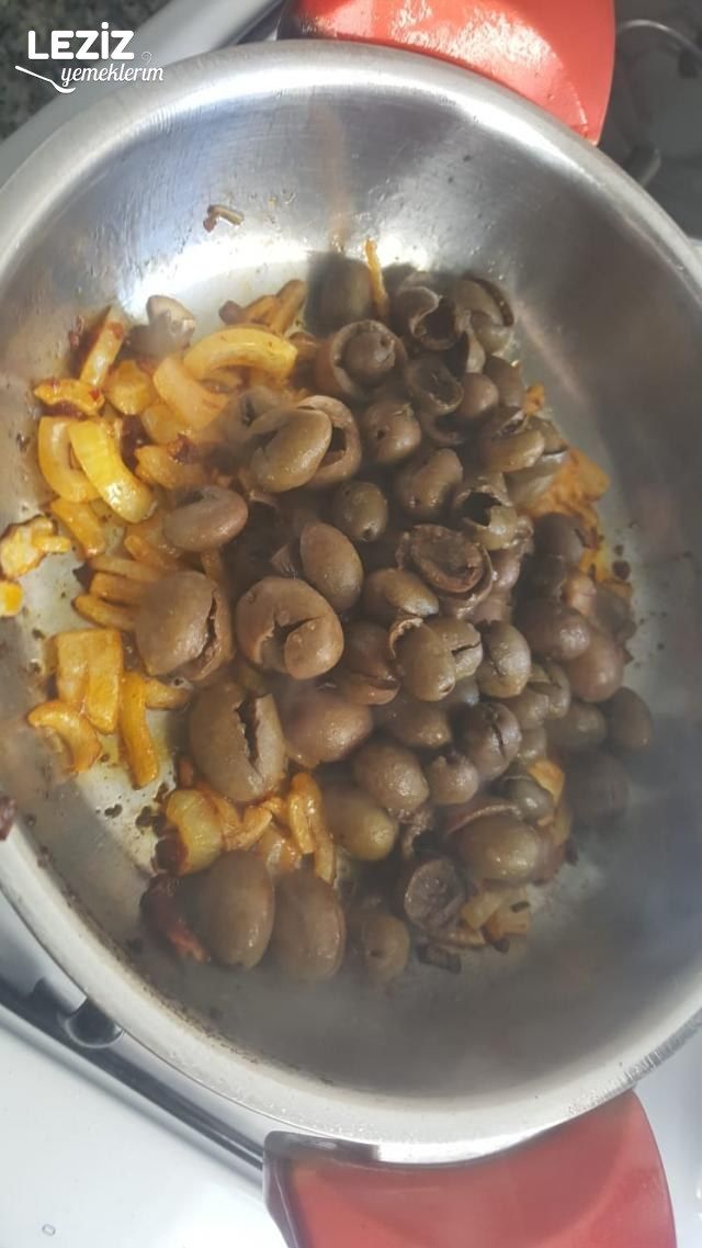 Yeşil Zeytin İle Yumurta Tarifi