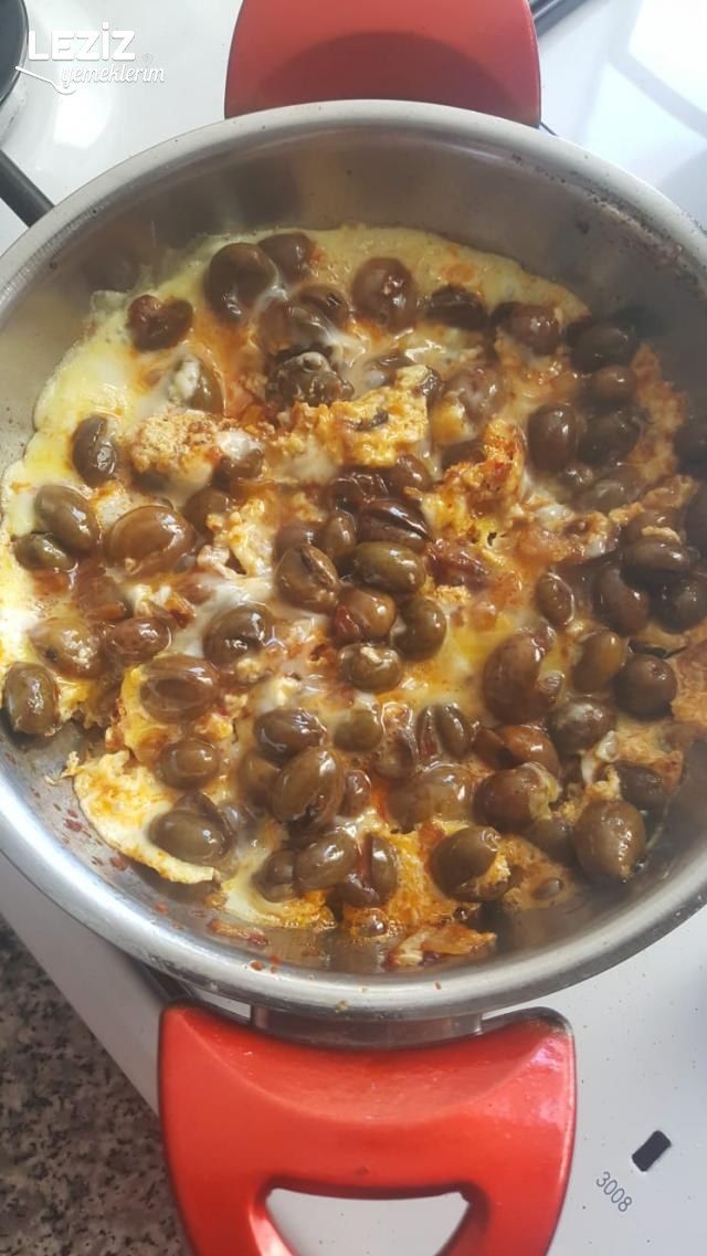 Yeşil Zeytin İle Yumurta Tarifi
