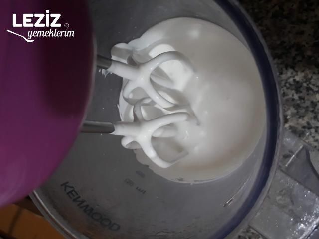 En Güzel Çilekli Parfe (Bisküvisiz)