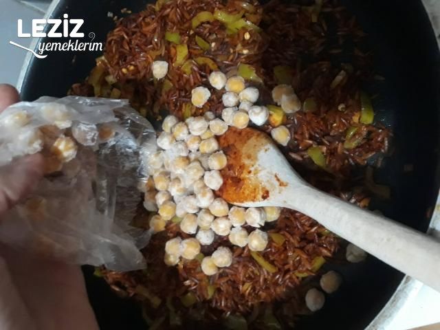 Tavuk Suyuna Nohutlu Arpa Şehriye Pilavı