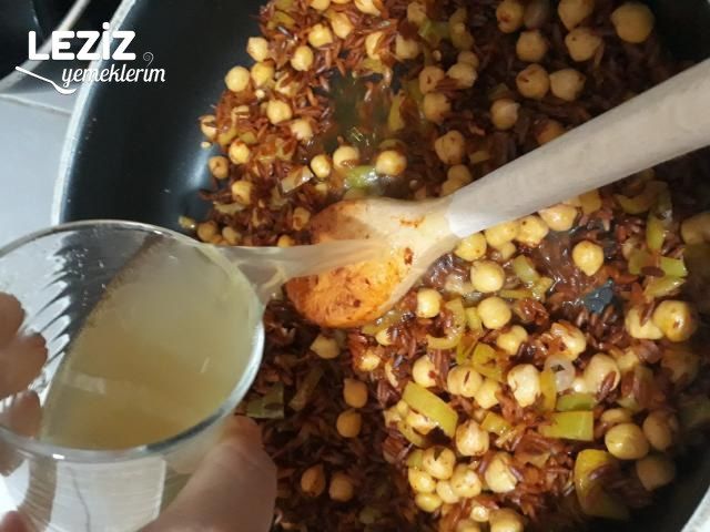 Tavuk Suyuna Nohutlu Arpa Şehriye Pilavı