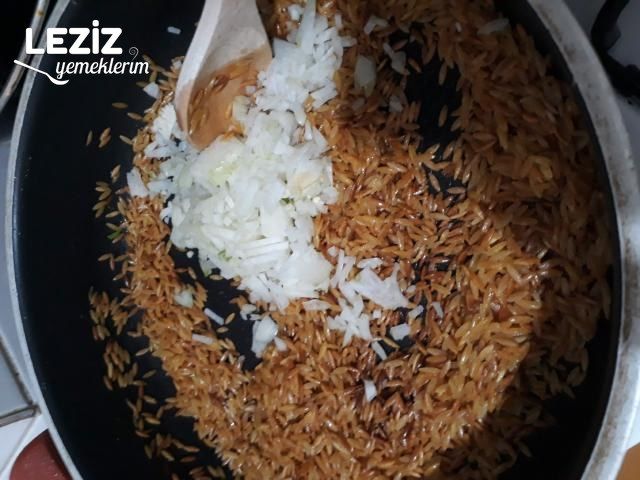 Tavuk Suyuna Nohutlu Arpa Şehriye Pilavı