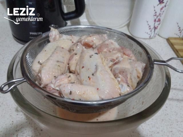 Tavada Çıtır Çıtır Tavuk Kanatları