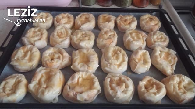 El Açması Lezzetinde Patatesli Gül Börek Tarifi