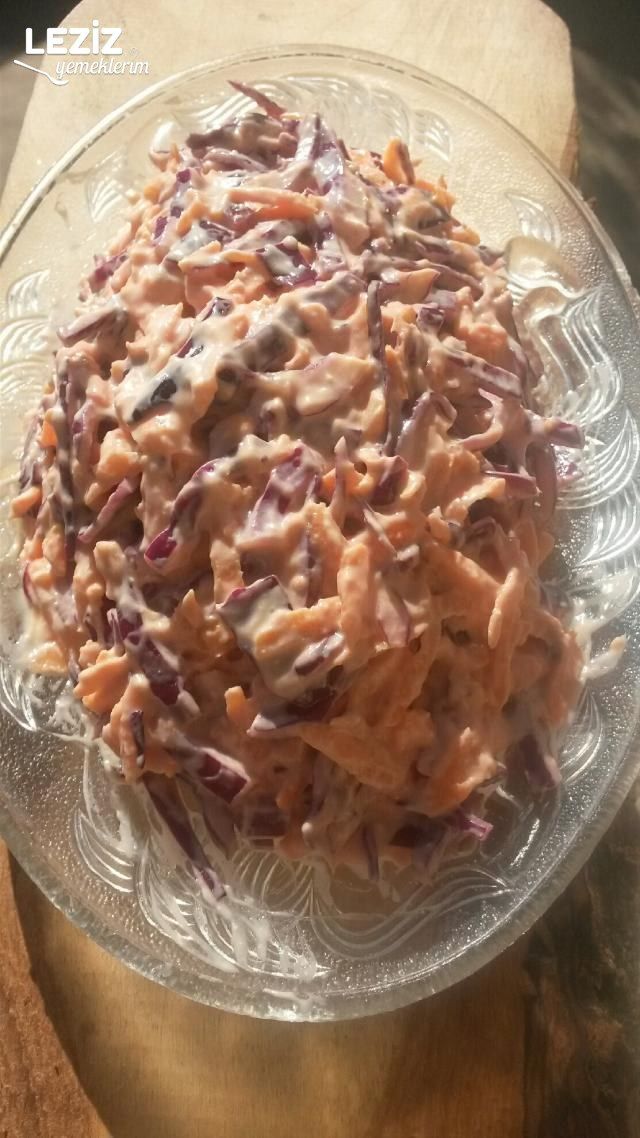 Yoğurtlu Mor Lahana Salatası Nasıl Yapılır