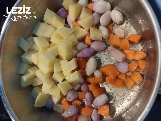 Bol Arpacık Soğanlı Ekşili Enginar Yemeği