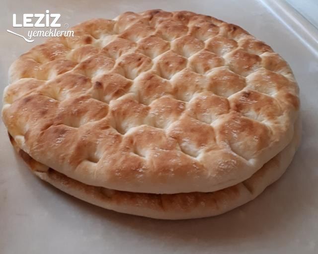 En Kolay Sarmısaklı Ekmek