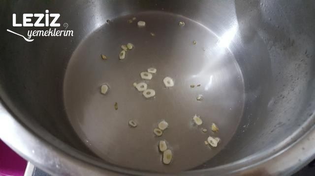 Sarımsaklı Sıkma Köfte (Bol Acılı Ekşili)