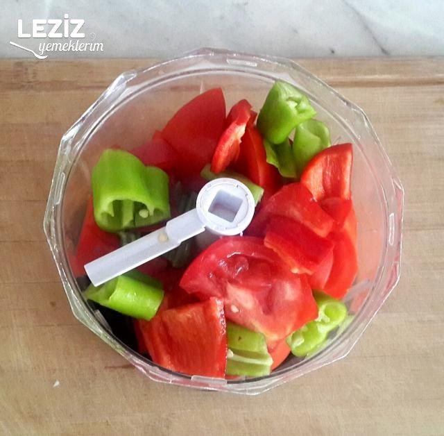 Domatesli Nohutlu Tel Şehriye Çorbası