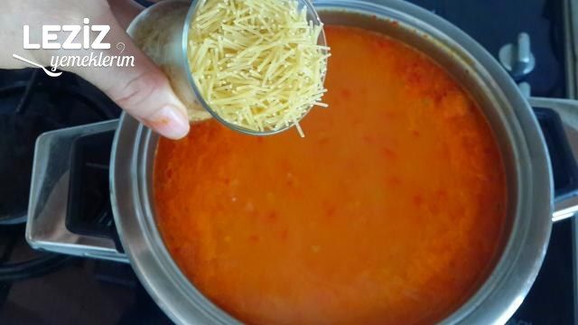 Domatesli Nohutlu Tel Şehriye Çorbası