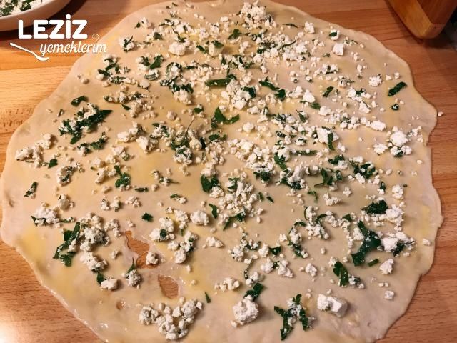 Nefis Peynirli Rulo Poğaça